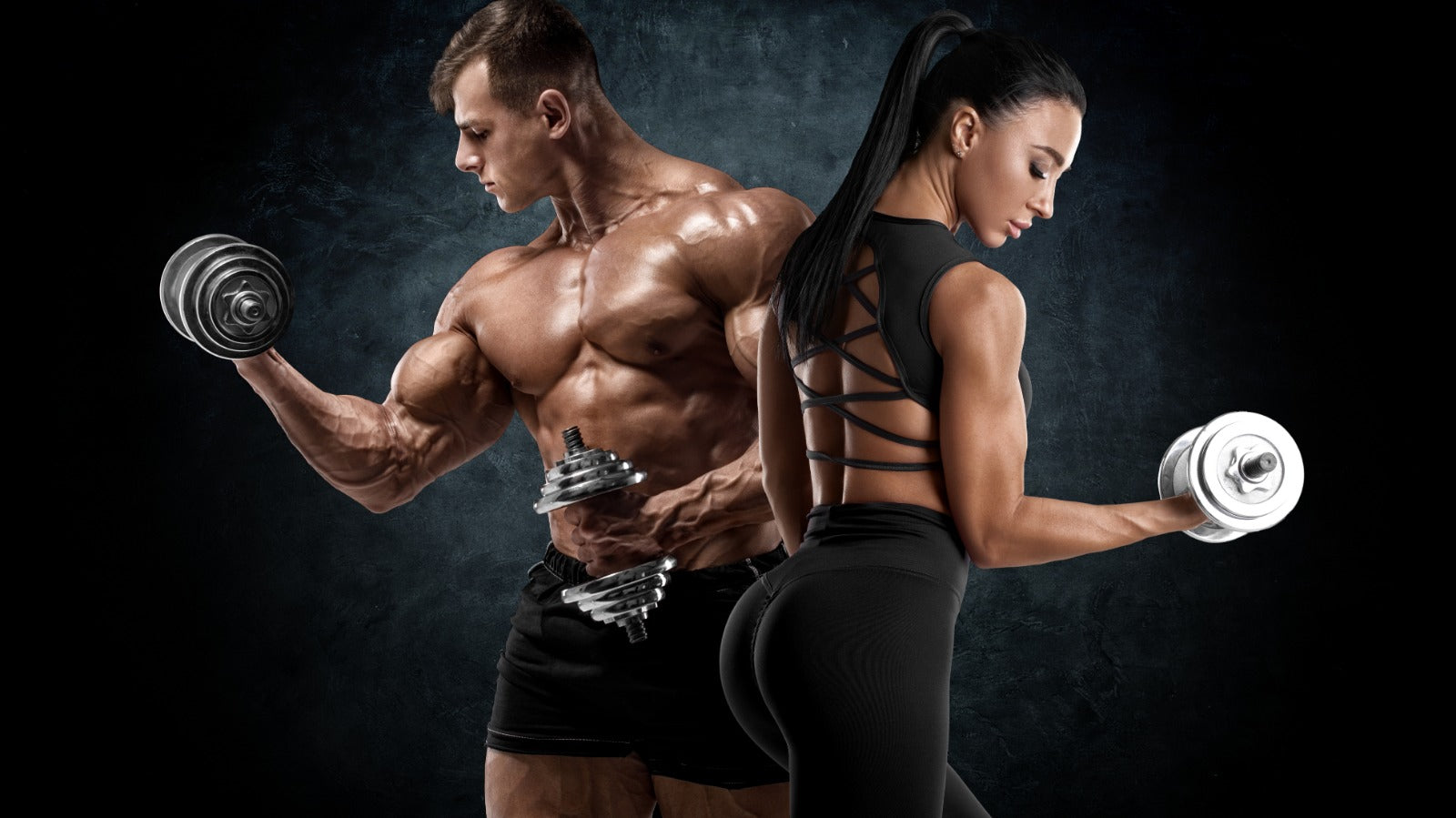 Men-woman-workout-holding-dumbell-muscle